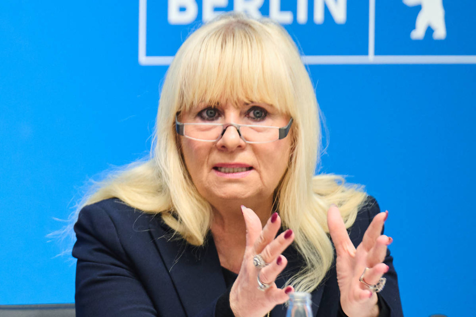 Berlins Innensenatorin Iris Spranger (62, SPD) hat am Donnerstag erklärt, dass Antisemitismus und die Unterstützung von Terror keinen Platz in Deutschland hätten.