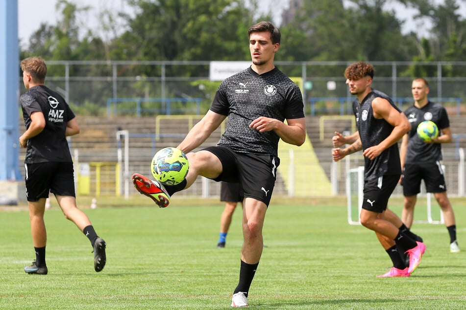 Im Training zeigte Jesse Sierck (26, M.) nach eigenen Angaben immer vollen Einsatz. Bei den Spielen saß er dennoch meist nur auf der Bank.