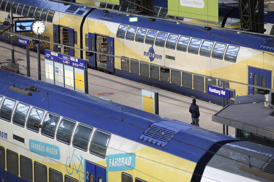 Der Betrieb metronom-Züge wird vorsichtshalber eingestellt. (Archivbild)