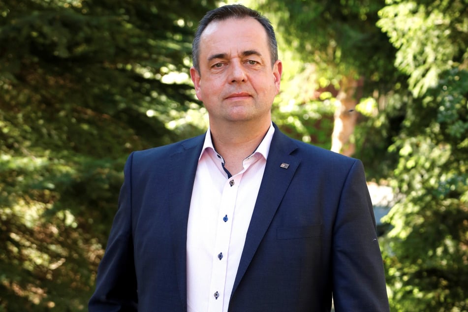 Seit 2018 ist Tobias Steiner (53, SPD) Bürgermeister in Oybin. Er ist der letzte Amtsträger, der in einer Villa residieren durfte.