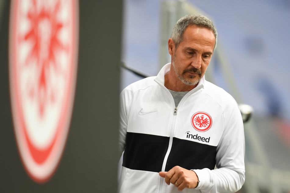 Noch ist Adi Hütter (50) Trainer der Eintracht. Doch wird er seinen Kontrakt auch verlängern?