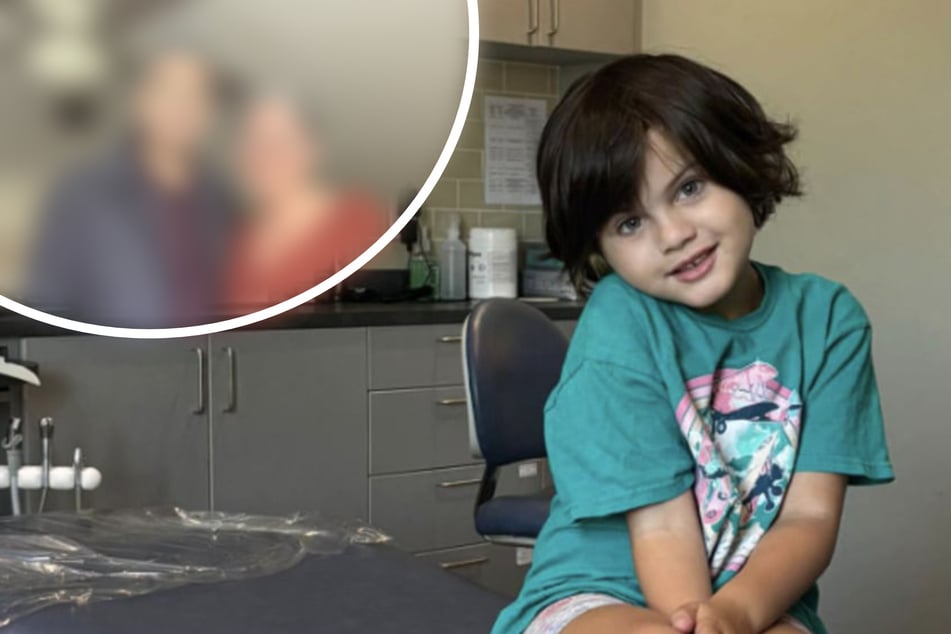 La niña está triste porque sus abuelos no pueden visitarla; lo que hacen los padres después la lleva a lágrimas.