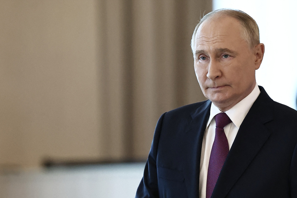 Russian President Vladimir Putin plans to travel abroad despite an arrest warrant issued by the International Criminal Court (ICC) for alleged war crimes in Ukraine.