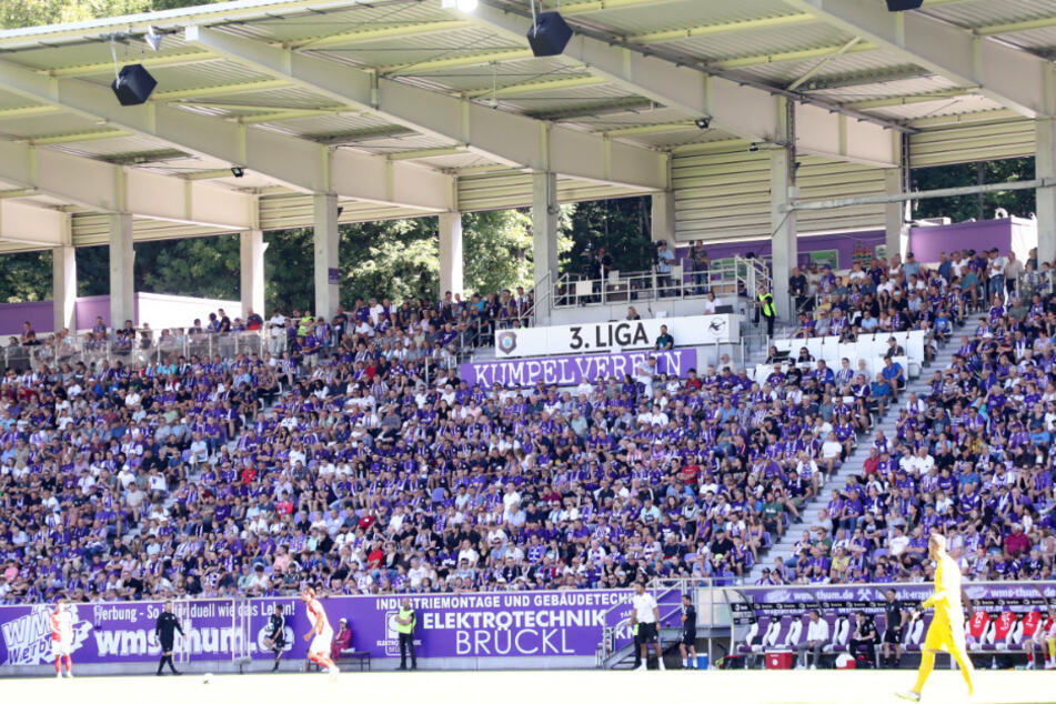 Der FCE spielte am 17. September gegen den HFC vor 13.654 Zuschauern im Erzgebirgsstadion.