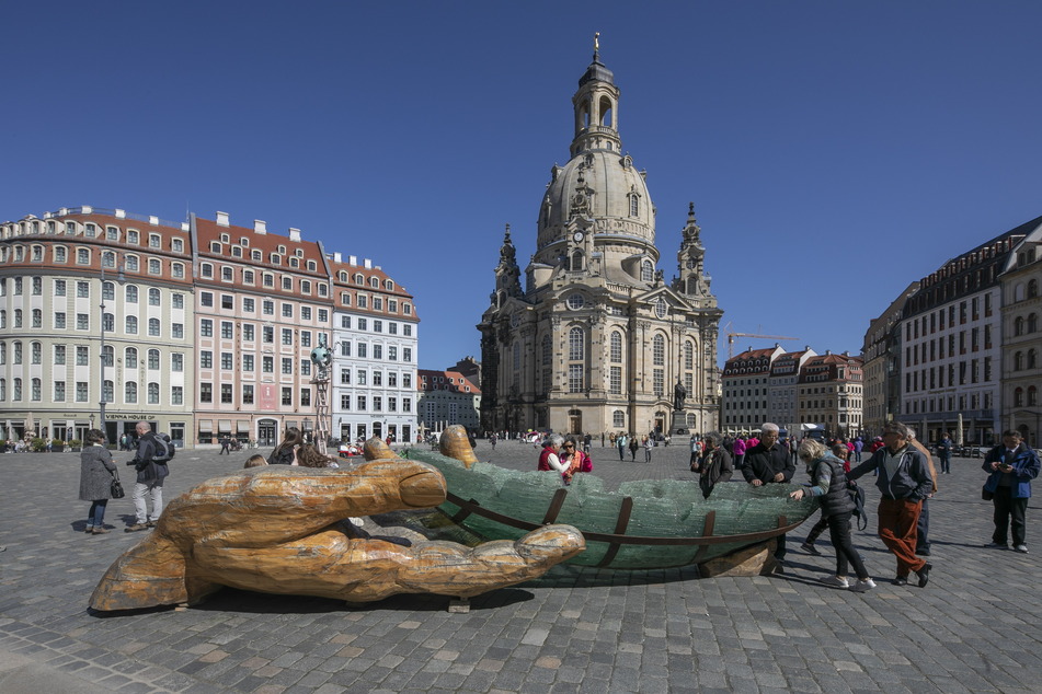 Die "Glasarche 3" ist eine wandernde Kunstinstallation. 2019 stand sie auf dem Neumarkt in Dresden, 2024 kommt sie nach Chemnitz.