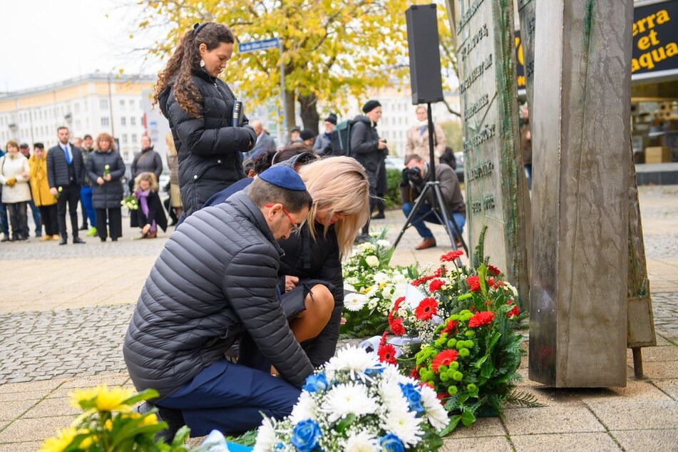 Bereits vergangenes Jahr wurde ein Kranz am Mahnmal in der Julius-Bremer-Straße abgelegt. (Archivfoto)