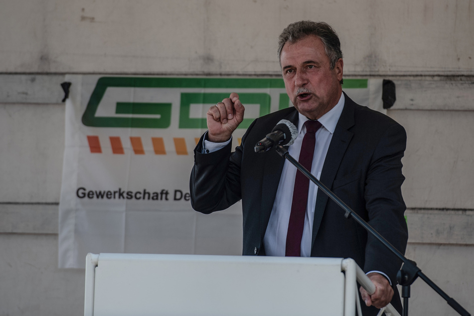 Der Bundesvorsitzende der Gewerkschaft der Lokführer (GDL), Claus Weselsky (62), erklärte, dass weitere Streiks bei der Deutschen Bahn nicht ausgeschlossen sind.