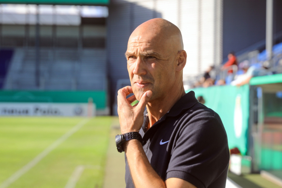 Trainer Thomas Letsch (53) sitzt seit Juli 2020 bei Vitesse Arnheim auf der Bank.