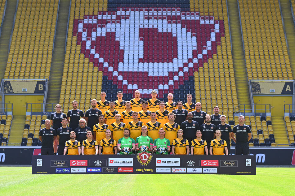 Das neue SGD-Teamfoto für die Saison 2023/24 entstand nach zehn Jahren wieder im Rudolf-Harbig-Stadion.