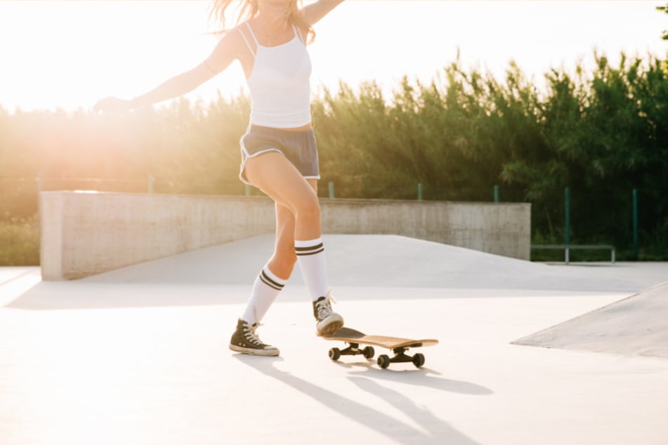 Noch gehört das Longboarding zu den Nischensportarten. (Symbolbild)