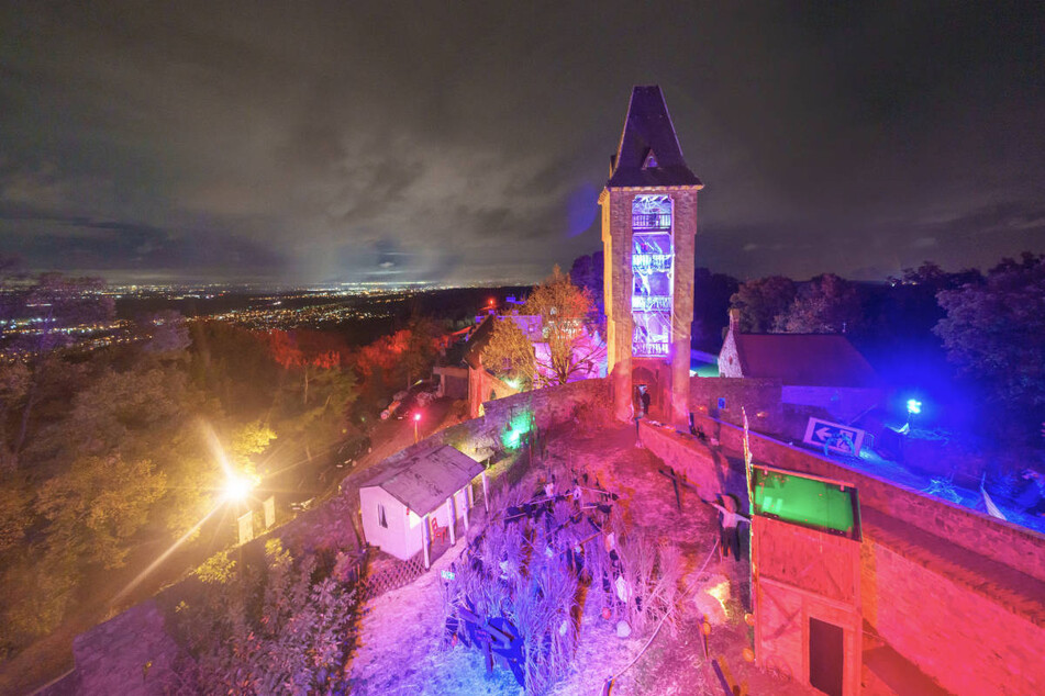 Die illuminierte Burg Frankenstein: Seit 1977 gibt es das große Horror-Spektakel in Südhessen.