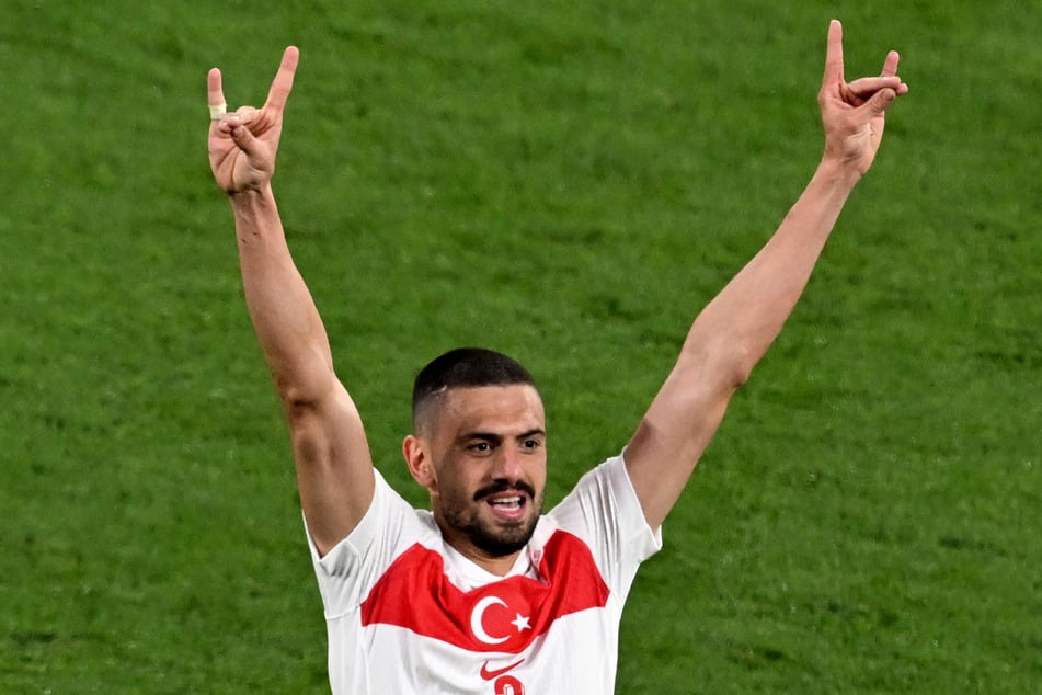Symbol der "Grauen Wölfe": Der türkische Nationalspieler Merih Demiral (26) bejubelte seinen Treffer zum 2:0 mit einem äußerst umstrittenen Handzeichen.