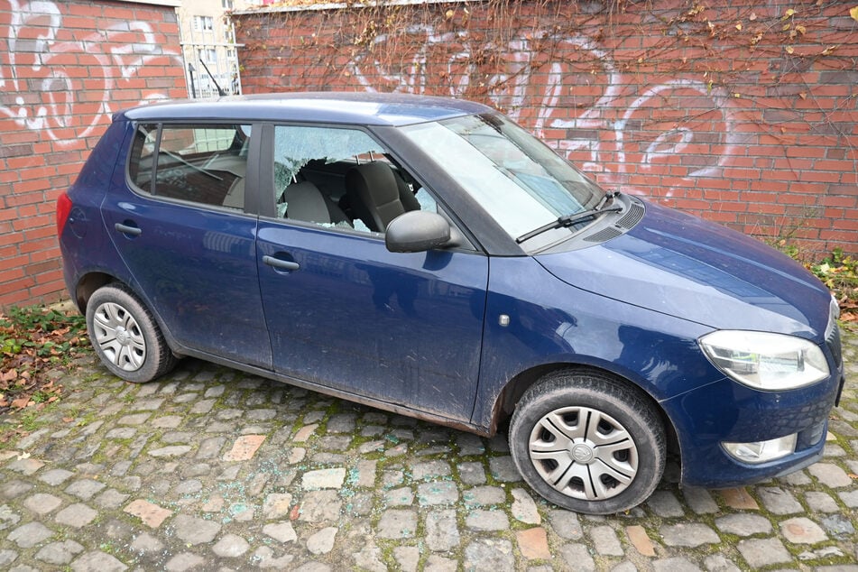 Trotz zerschlagener Scheiben wurde nichts aus den Autos geklaut.