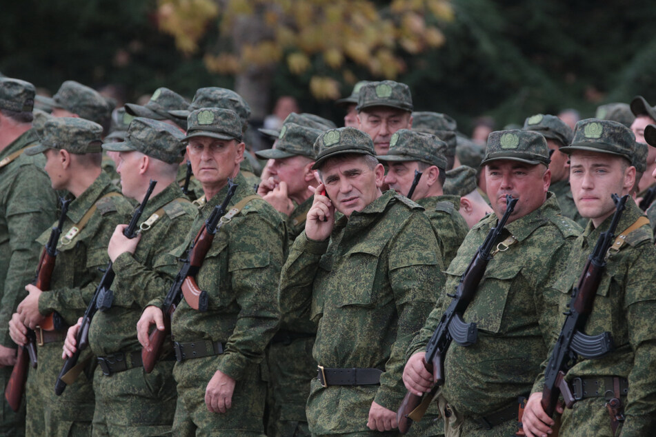 Der Kreml plant russische Reservisten zu einer großangelegten Übung einzuziehen. Für die Betroffenen könnte es direkt nach Bachmut an die Front gehen.