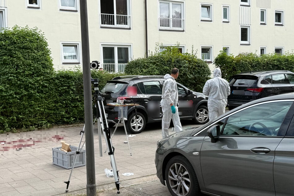 Ermittler sind im Ostpreußenweg im Einsatz.