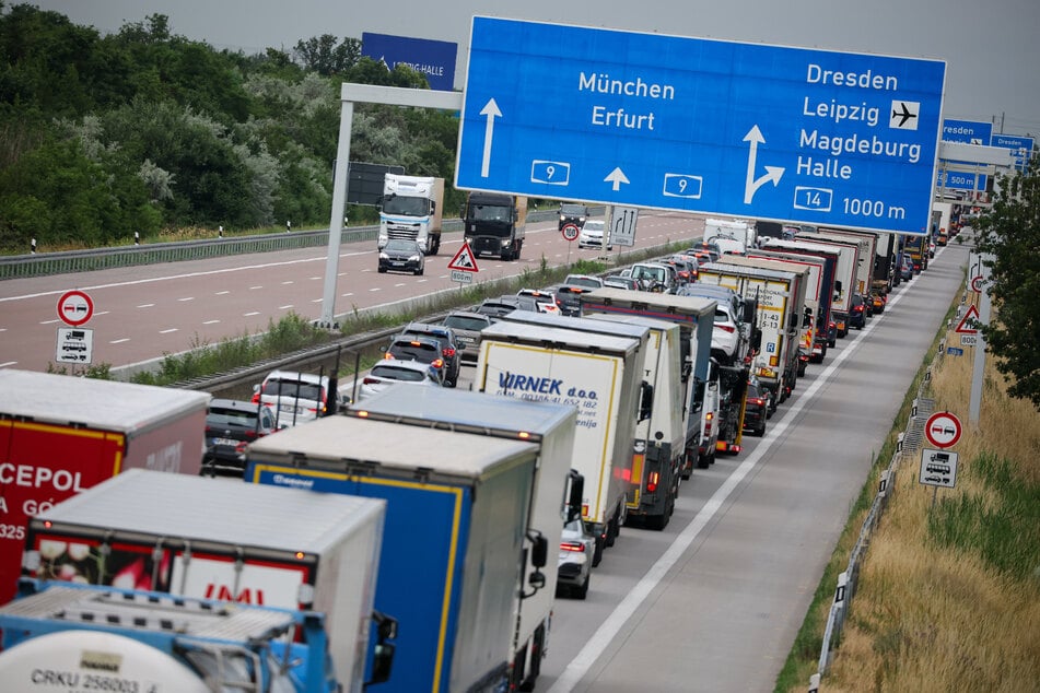 Ab April werden nur noch zwei breite Fahrstreifen auf der A9 zur Verfügung stehen. (Archivbild)