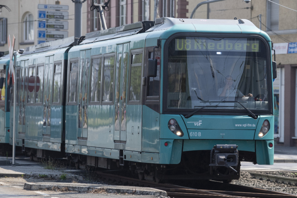 Der Angeklagte soll einen Rollstuhlfahrer auf die U-Bah-Gleise gestoßen haben (Symbolfoto).