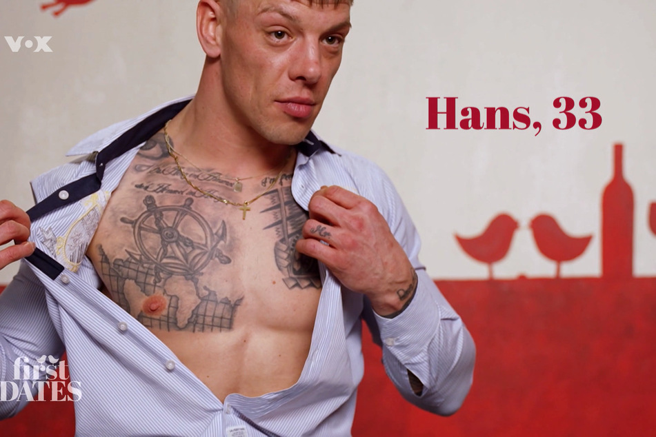Tattoo-Fan Hans (33) gibt im Interview unverhofft freizügige Einblicke.