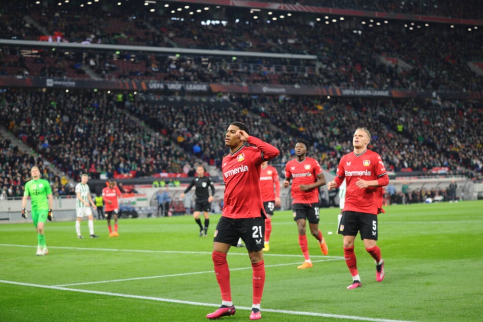 Auch das Rückspiel gewann Schwarz-Rot mit 2:0 - inklusive frechem Jubel von Torschütze Amine Adli vor dem Heimblock.