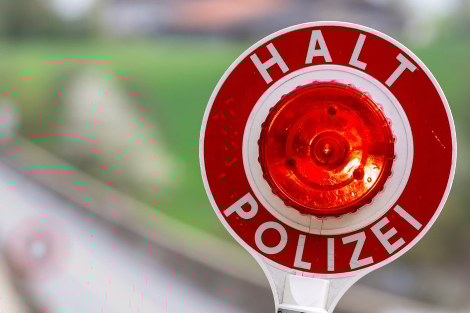 Unfall A8: Unfall auf A8: Fahranfänger flüchtet vor Polizei