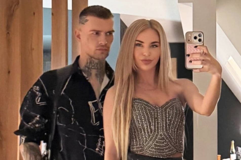 So richtig glücklich sieht Eric Stehfest auf diesem Selfie mit Franziska Temme (31) wirklich nicht aus - ob er da schon wusste, dass er einen Fehler gemacht hat?