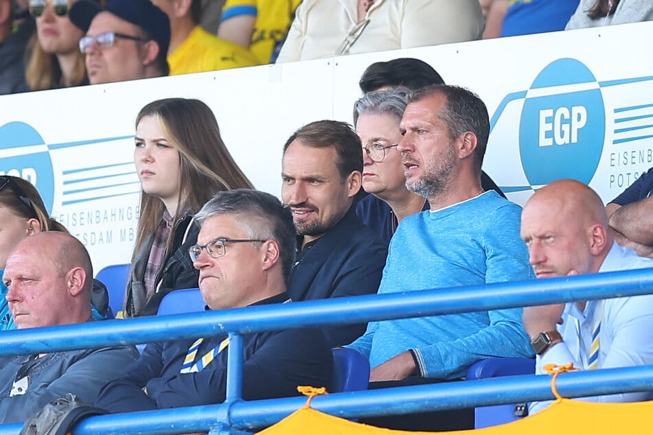 Auch Lok Leipzigs neuer Coach Jochen Seitz (47) schaute sich das Spiel an. Auf ihn kommt im Sommer sehr viel Arbeit zu.