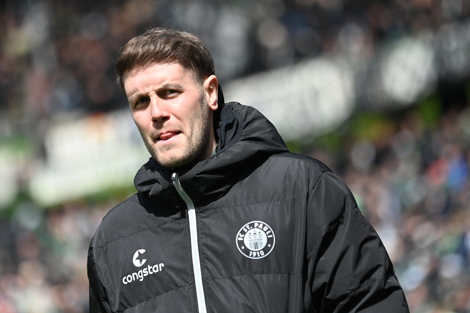 Befürchtungen, dass es bei dem als Hochrisikospiel eingestuften Hamburger-Duell zu Ausschreitungen kommen könnte, sollte der FC St. Pauli vor dem Aufstieg stehen, hat Trainer Fabian Hürzeler (31) nicht.