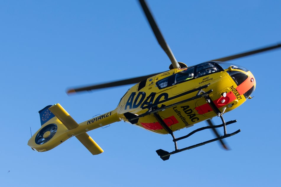 Mit dem Hubschrauber wurden die Verletzten in Krankenhäuser gebracht. (Symbolbild)