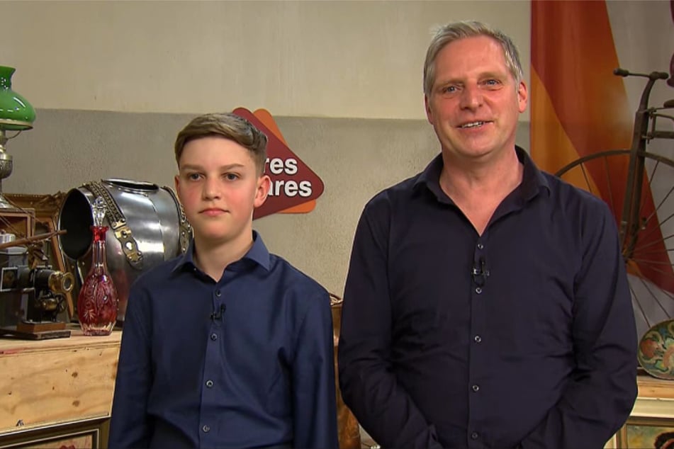 Alexander Tovar und sein 14-jähriger Sohn Cedric wollen bei "Bares für Rares" ein Erbstück von Oma verkaufen.