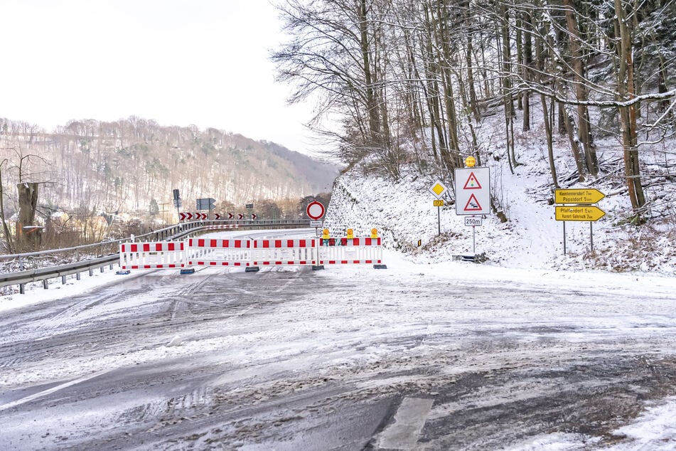 Zwischen Bahnbrücke und Abzweig Rietzschgrundstraße ist die B172 in Bad Schandau noch bis Freitag dicht.