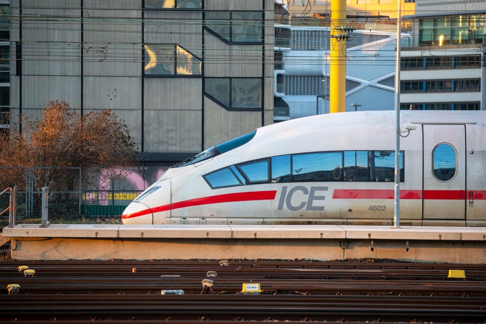 Am Hanauer Hauptbahnhof ist am Freitagmorgen ein Zug entgleist. (Symbolfoto)