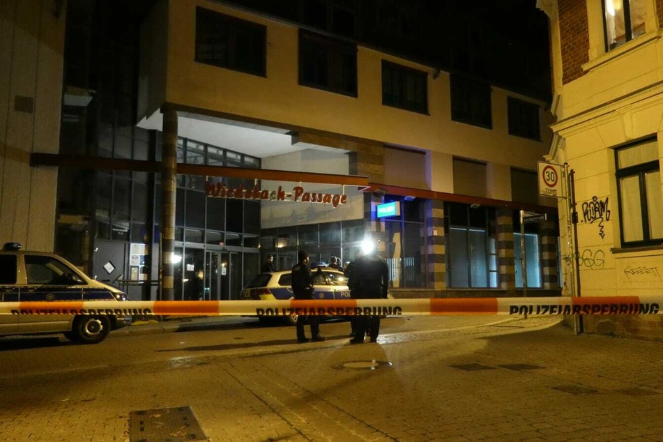 Die Polizei hat den Bereich abgesperrt.