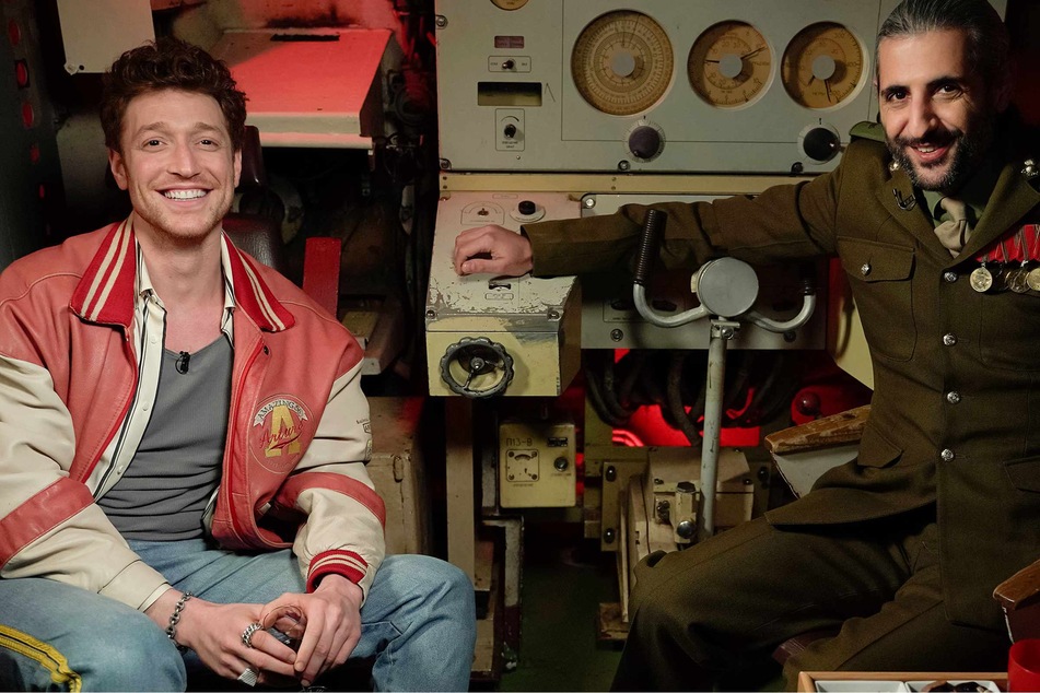 Schauspieler Daniel Donskoy ist zu Gast bei Moderator Michel Abdollahi in der Sendung "Käpt'ns Dinner".