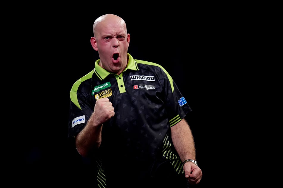 Po přestávce kvůli rozvodu s dlouholetou manželkou se Michael van Gerwen na mistrovství světa v dártech opět ukazuje v silné formě.