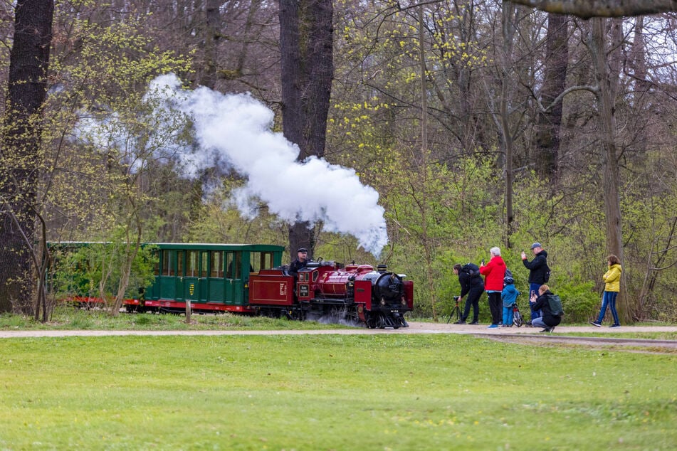 Am Sonntag wurde die Eisenbahn-Saison im Großen Garten gefeiert.