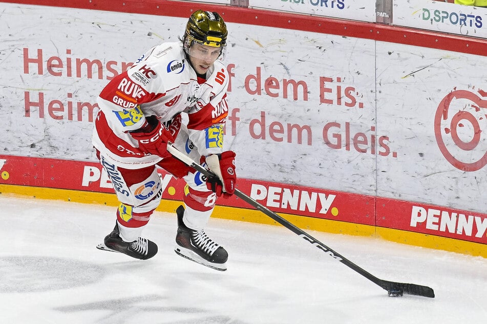 Corey Mackin (30) kassierte eine dumme Strafe und schwächte in der Schlussphase die Mannschaft.