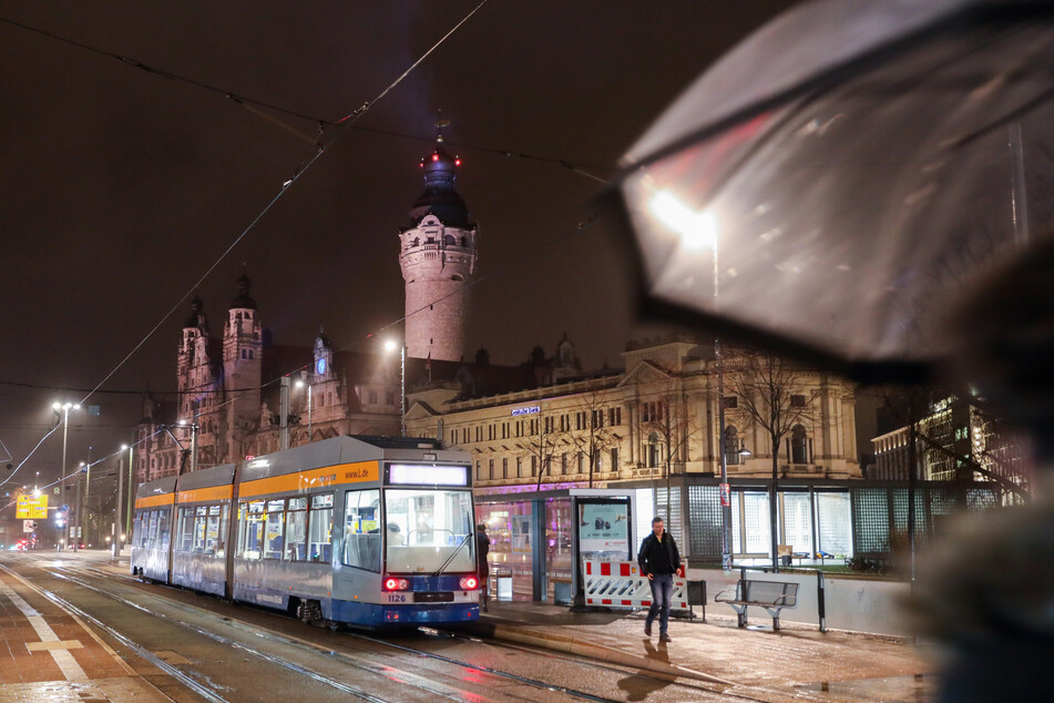 Das Auto wurde am Wilhelm-Leuschner-Platz angezündet. (Archivbild)