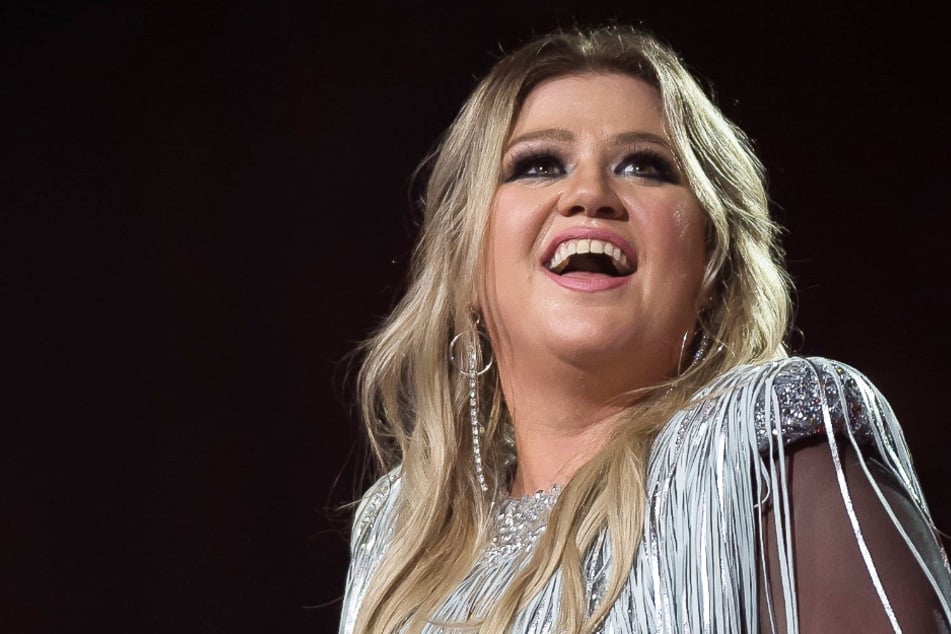 Singer Kelly Clarkson says her life is in the dumps