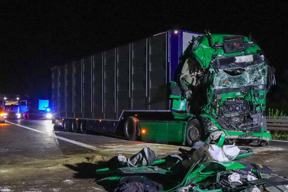 Laster kracht in Stauende: Tödlicher Unfall auf A15 bei Cottbus