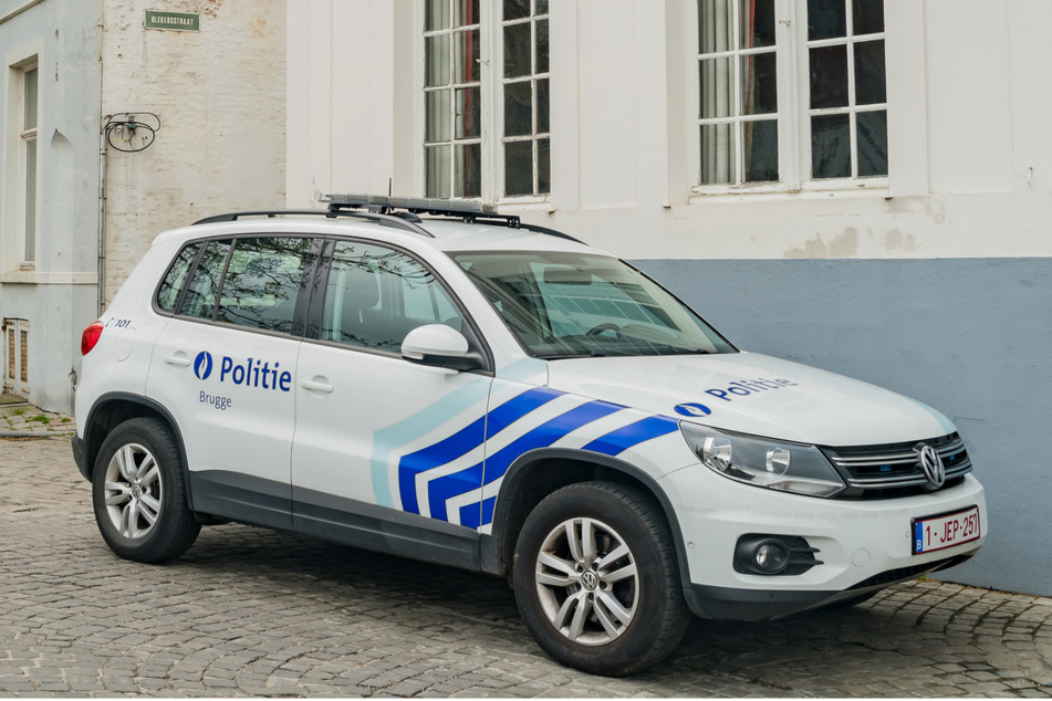 Die belgische Polizei hat eine Menschen-Schmugglerbande zerschlagen. Die Kriminellen brachten Menschen mit gefälschten Pässen mit Privatjets nach Europa. (Symbolbild)