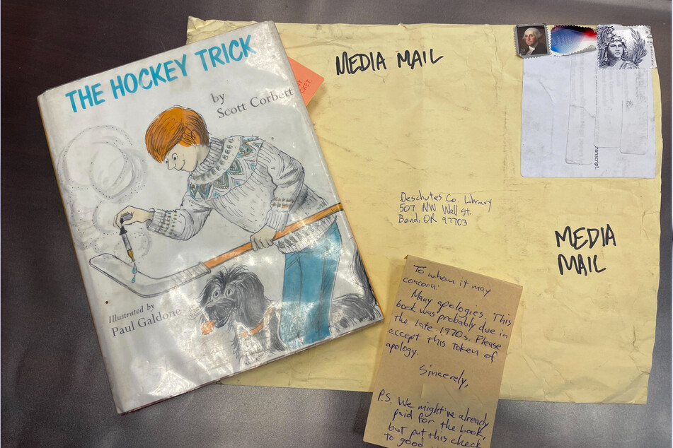 "The Hockey Trick" von Scott Corbett wurde im Jahr 1979 ausgeliehen und erst diesen Januar an die Bibliothek zurückgegeben.