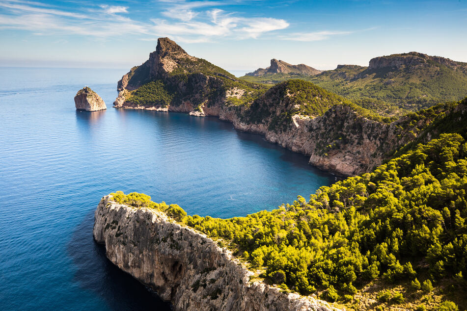 Ein schwerer Unfall ereignete sich auf Mallorca, bei dem ein Radfahrer ums Leben kam.