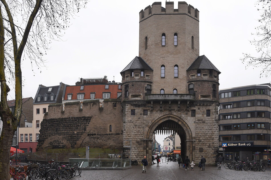 An der Severinstorburg in der Südstadt befindet sich seit zwei Jahrzehnten die Kneipe "Torburg".