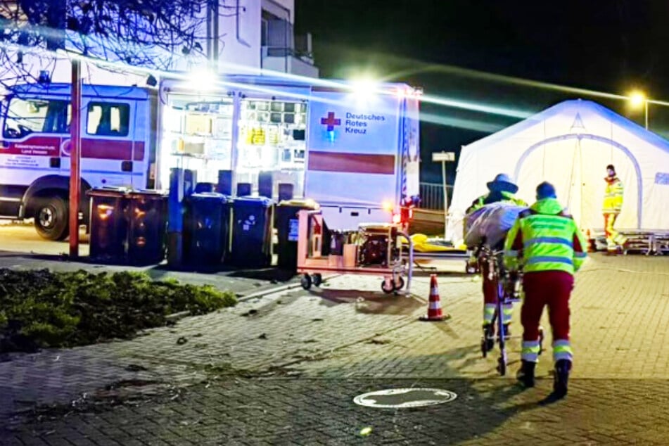 Sieben Menschen wurden bei dem Wohnheim-Brand in Gießen verletzt und in umliegende Kliniken gebracht.