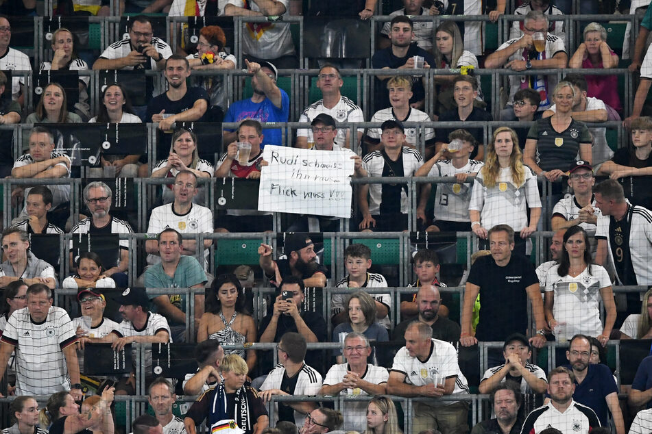 Resignation, Desinteresse, Ablehnung, Unmut, Belustigung - das Stimmungsbild Fans der deutschen Nationalmannschaft hat derzeit viele negative Gesichter.