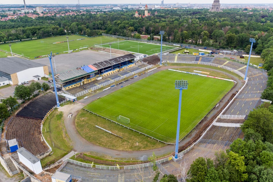 Die Frankfurt-Fans waren gerade auf dem Weg ins Bruno-Plache-Stadion. (Archivbild)