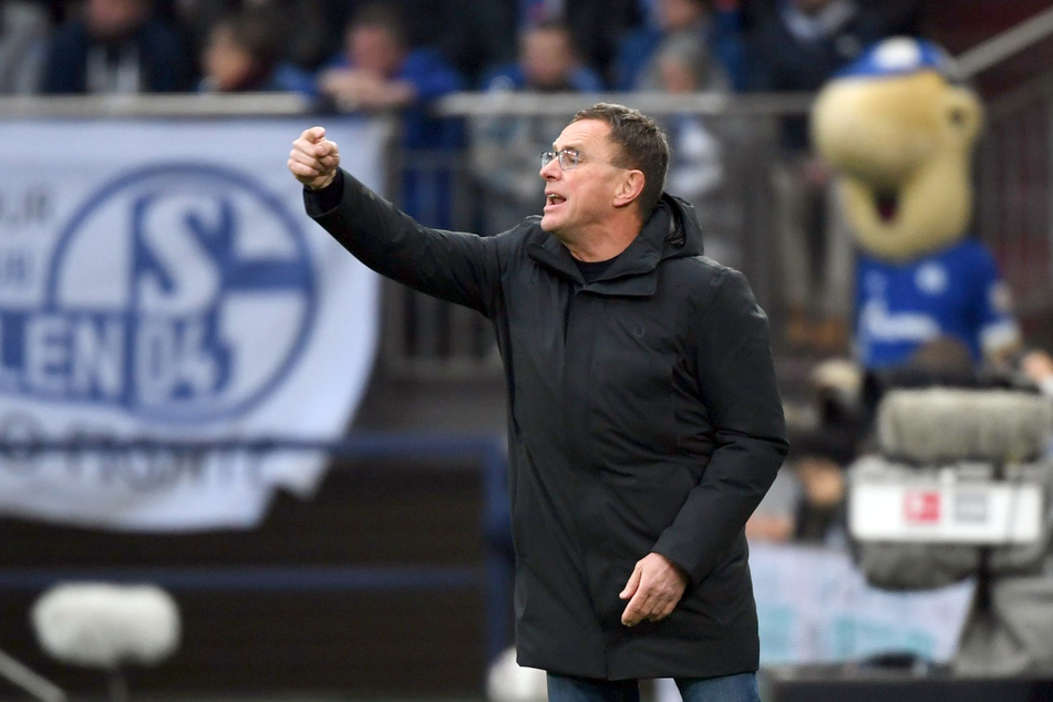 Den Job als Feuerwehrmann beim FC Schalke 04 kann sich Ralf Rangnick (62) derzeit schwer vorstellen.