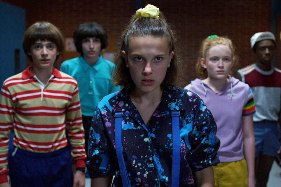 The cast of Stranger Things in season three (from l to r) : Noah Schnapp, Finn Wolfhard, Millie Bobby Brown, Sadie Sink, and Caleb McLaughin.