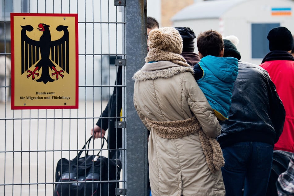 Viele Migranten können auf dem Arbeitsmarkt kaum Fuß fassen - Sprachbarrieren erschweren den Einstieg.