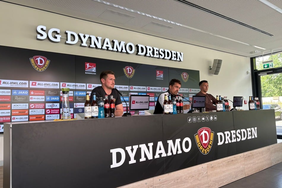 SGD-Cheftrainer Thomas Stamm (43, Mitte) und SGD-Sport-Geschäftsführer Sören Gonther (39, rechts) stehen den Medienvertretern Rede und Antwort.